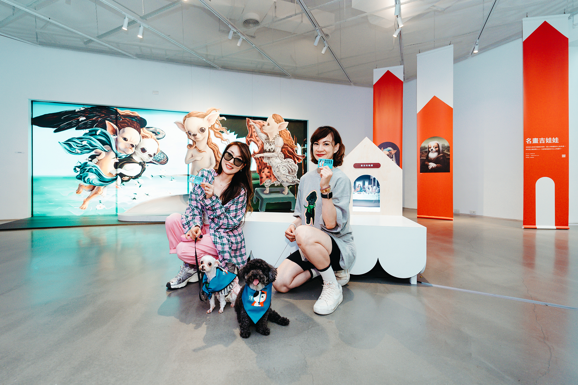 內惟藝術中心與高雄市動保處合作《好伴車車：狗狗藝文輕旅行》，報名者狗狗入館參觀帶禮貌帶、可牽繩落地