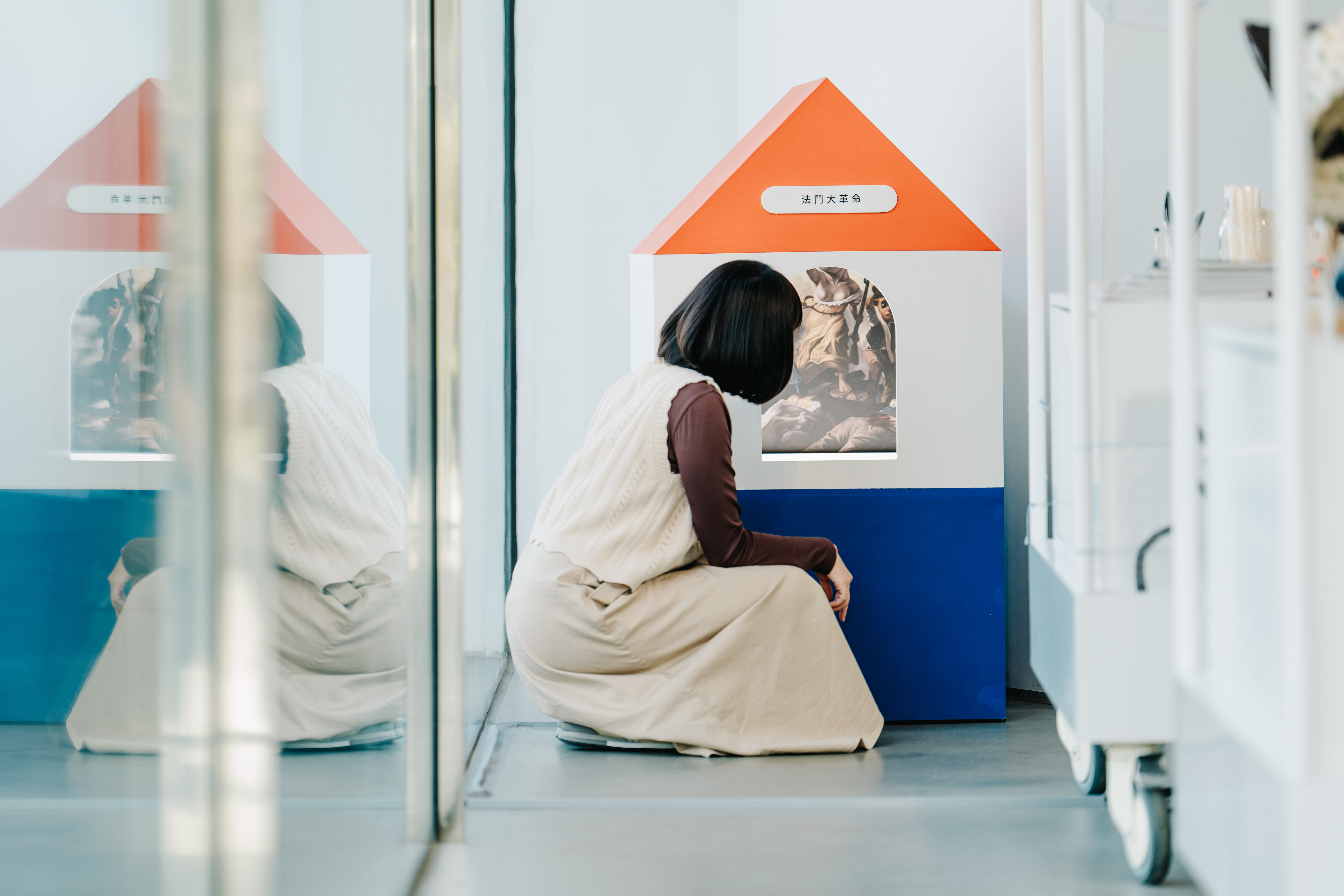 《名畫吉娃娃》將以吉娃娃為主角的世界名畫以狗屋的形式放在內惟藝術中心館內館外